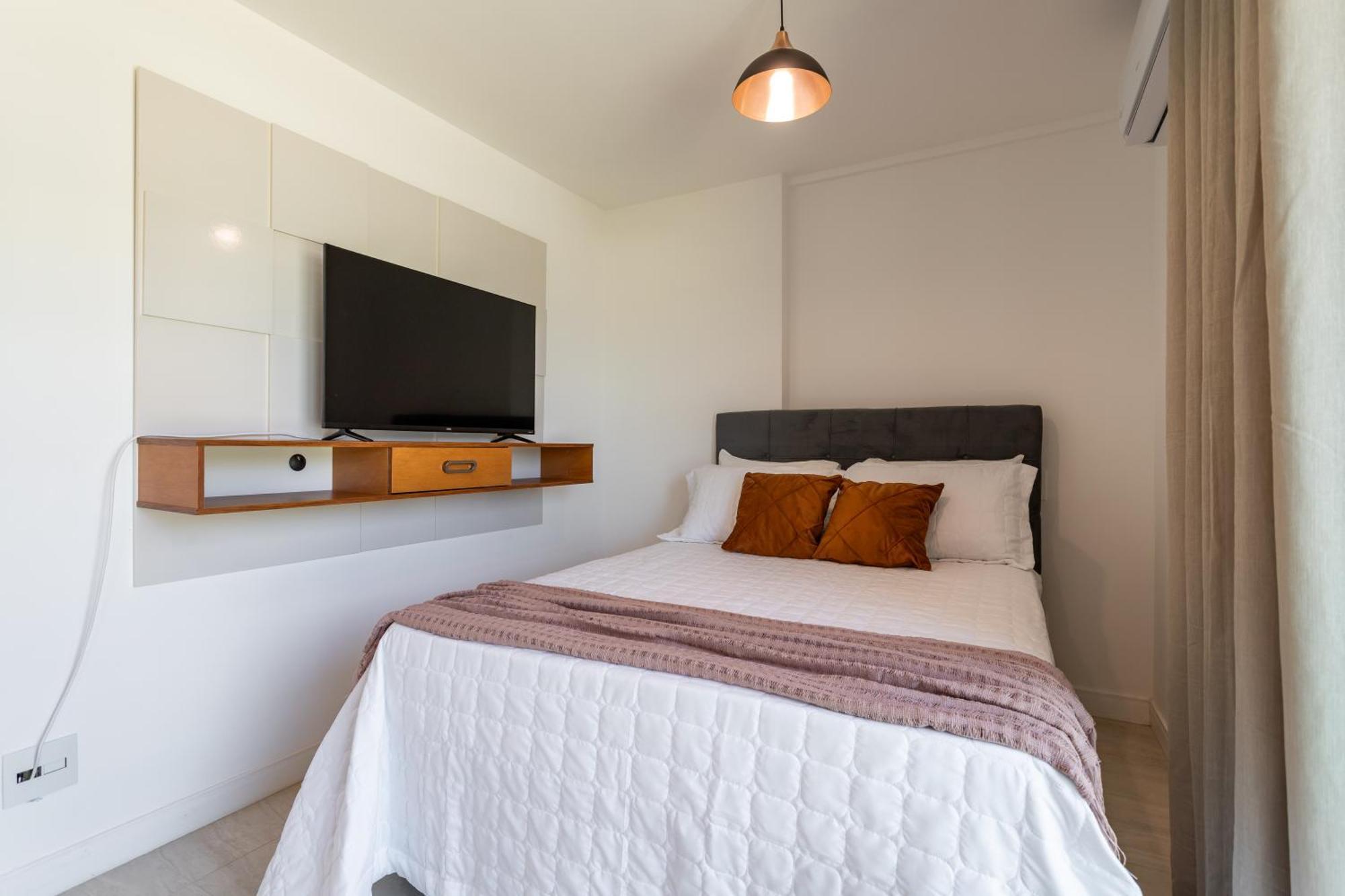 Condominio Club A 50M Praia Dos Anjos - Unidades Com 2 Quartos, Piscina, Estacionamento E Portaria 24H - Area De Lazer 3000M, Wi-Fi 600Mb, Churrasqueira E Cozinha Completa Arraial do Cabo Bilik gambar