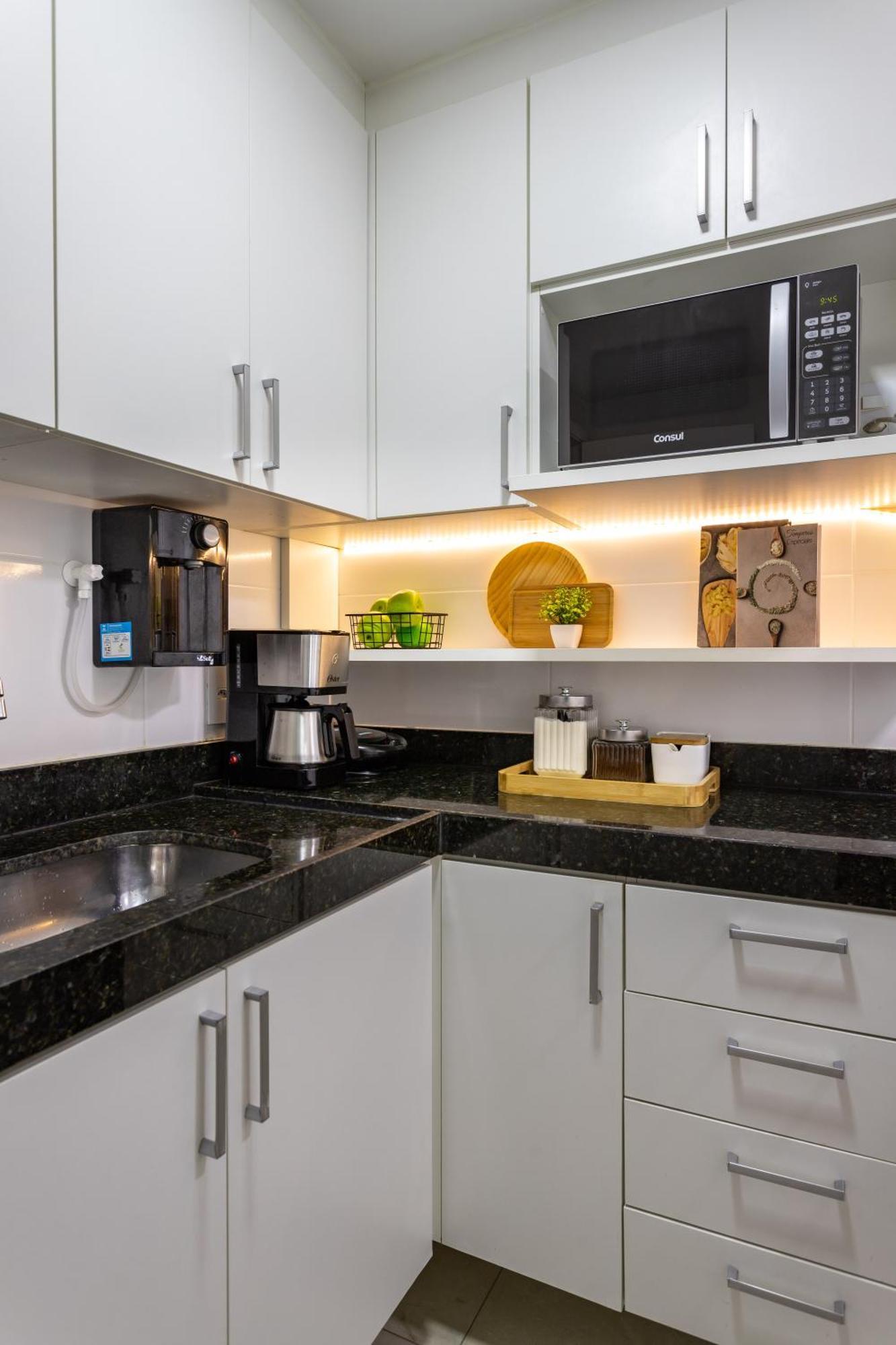 Condominio Club A 50M Praia Dos Anjos - Unidades Com 2 Quartos, Piscina, Estacionamento E Portaria 24H - Area De Lazer 3000M, Wi-Fi 600Mb, Churrasqueira E Cozinha Completa Arraial do Cabo Bilik gambar