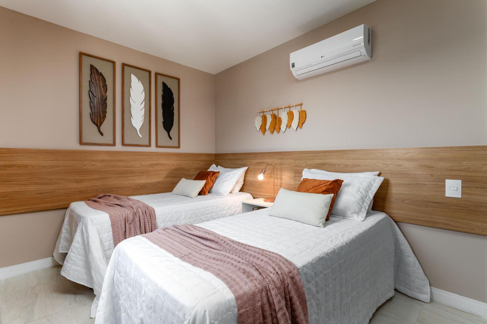 Condominio Club A 50M Praia Dos Anjos - Unidades Com 2 Quartos, Piscina, Estacionamento E Portaria 24H - Area De Lazer 3000M, Wi-Fi 600Mb, Churrasqueira E Cozinha Completa Arraial do Cabo Bilik gambar
