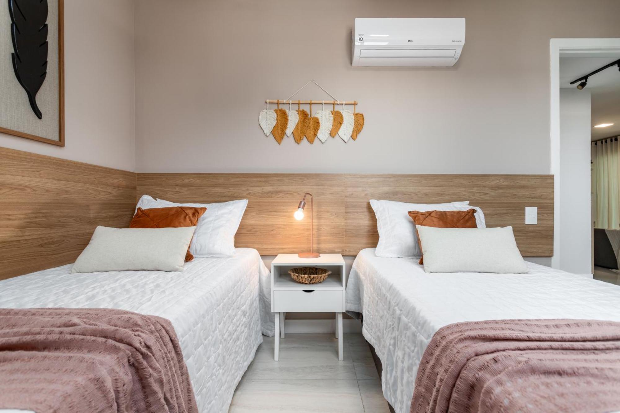 Condominio Club A 50M Praia Dos Anjos - Unidades Com 2 Quartos, Piscina, Estacionamento E Portaria 24H - Area De Lazer 3000M, Wi-Fi 600Mb, Churrasqueira E Cozinha Completa Arraial do Cabo Bilik gambar